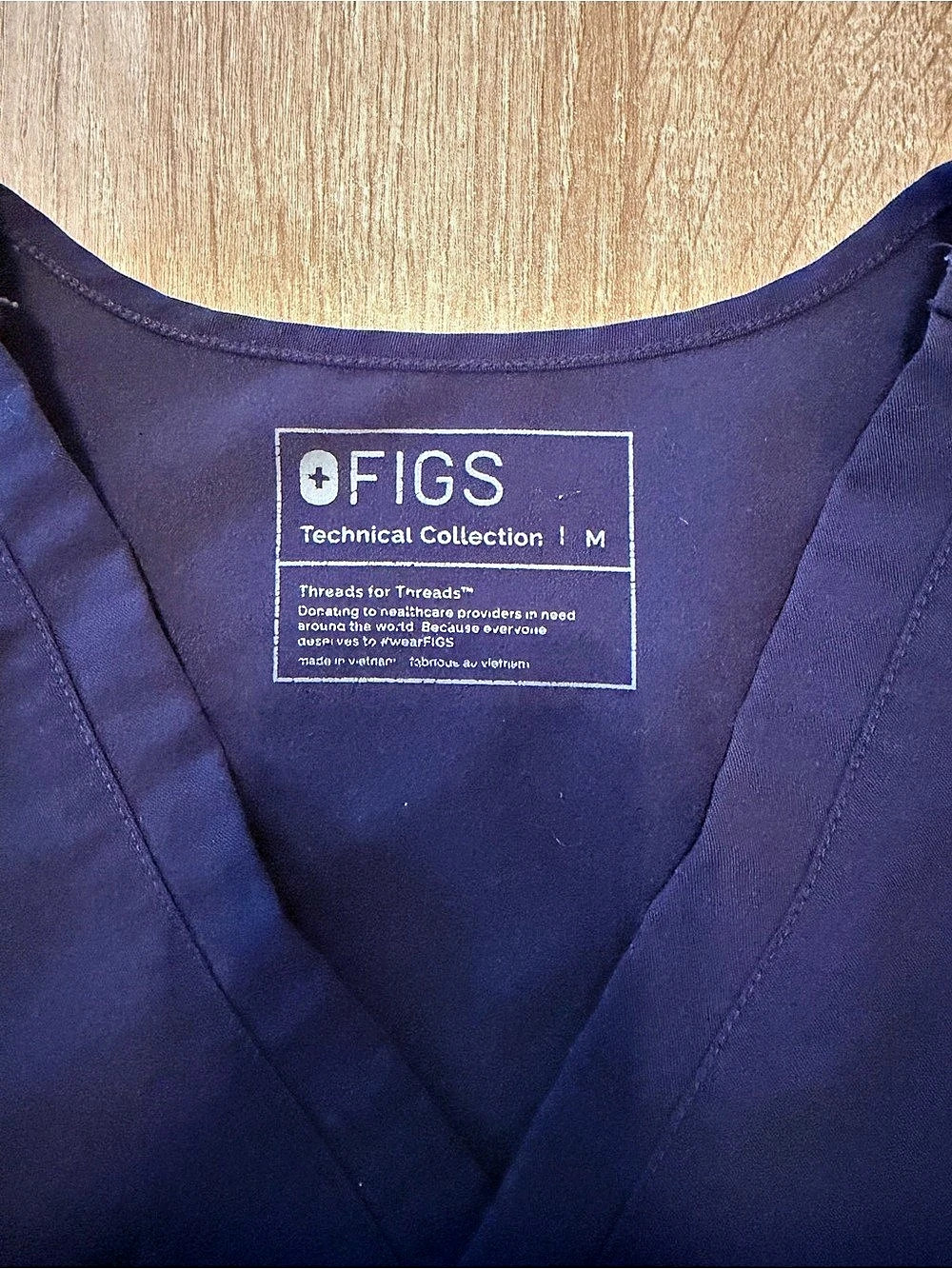 FIGS Navy Catarina One-Pocket Scrub Top - M - Picture 4 of 5
